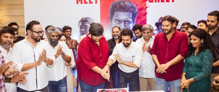 அரங்கு நிறைந்த காட்சிகளில் சூர்யாவின் ‘ரெட்ரோ.’ படக்குழு கேக் வெட்டி கொண்டாட்டம்!