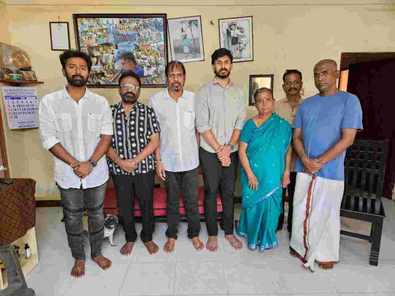 சமீபத்தில் காலமான இயக்குநர் விக்ரம் சுகுமாரனின் குடும்பத்திற்கு தயாரிப்பாளர் கண்ணன் ரவி வழங்கிய ரூ.5 லட்சம் நிதியுதவி!