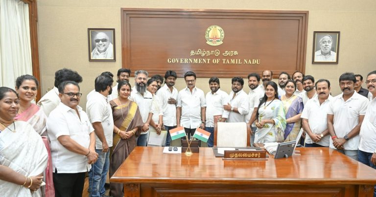 சின்னத்திரை நடிகர் சங்க புதிய நிர்வாகிகள் தமிழக முதல்வரை சந்தித்து வாழ்த்து பெற்றனர்!