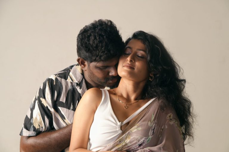 ‘இரவின் விழிகள்’ பட நாயகியின் கையை பிடித்து இழுத்த ரோமியோக்கள் ; சாட்டையால் விளாசி விரட்டியடித்த விஜய் ரசிகர்கள்!