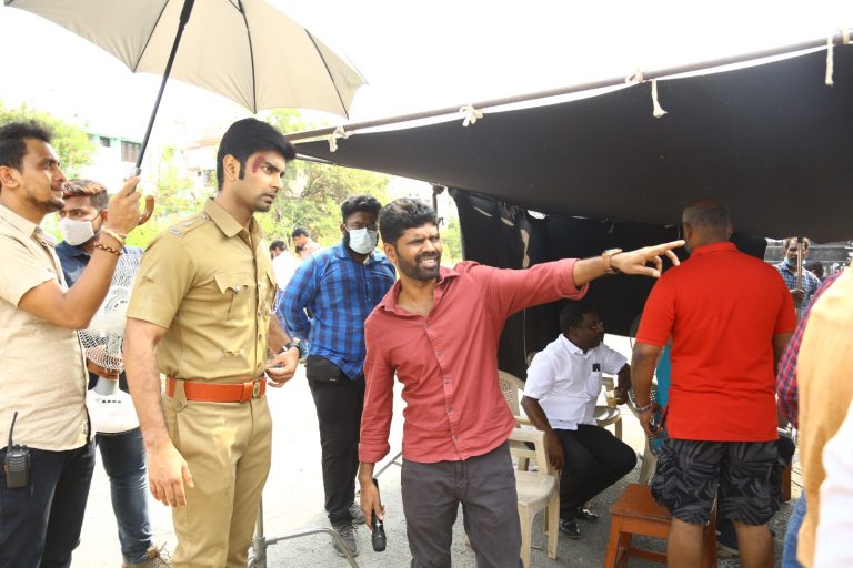 எந்த சந்தர்ப்பத்திலும் கொள்கைகளை விட்டுக் கொடுக்காத இரண்டு நபர்களைப் பற்றிய கதை இது! -தணல் படம் பற்றி சொல்கிறார் இயக்குநர் ரவீந்திர மாதவா 