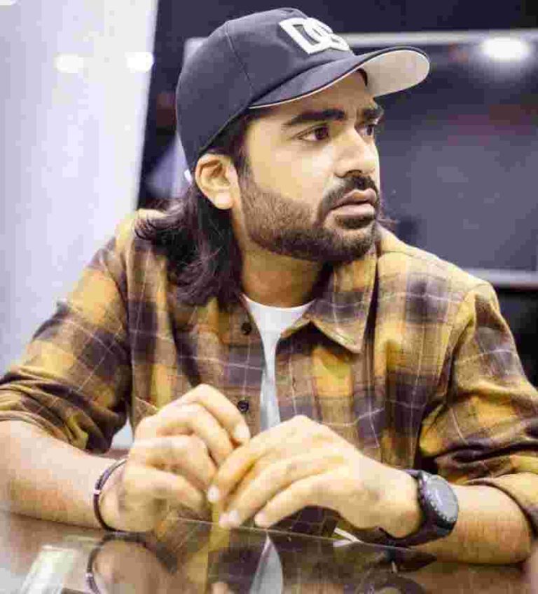 பைசன் படம் பார்த்து இயக்குநர் மாரி செல்வராஜை பாராட்டிய நடிகர் சிலம்பரசன்!