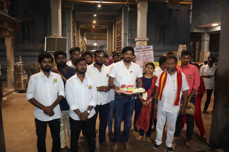 முருகன் சன்னிதானத்தில் தவெக கொடி, சின்னம்… நடிகர் சௌந்தரராஜாவின் நெகிழ்ச்சி செயல்